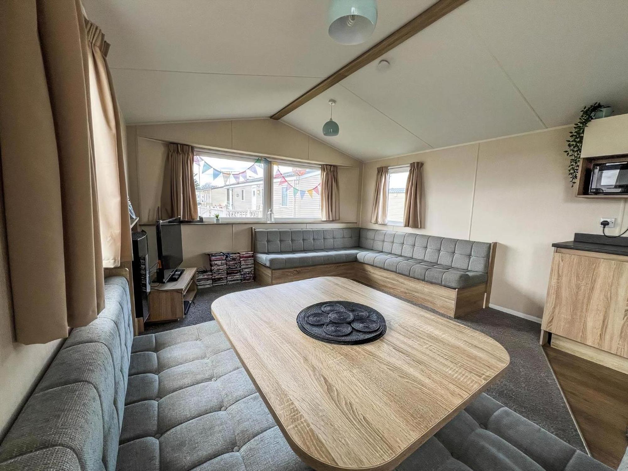 Modern 6 Berth Caravan With Wifi At St Osyth Beach In Essex Ref 28051Fv Clacton-on-Sea Exterior foto