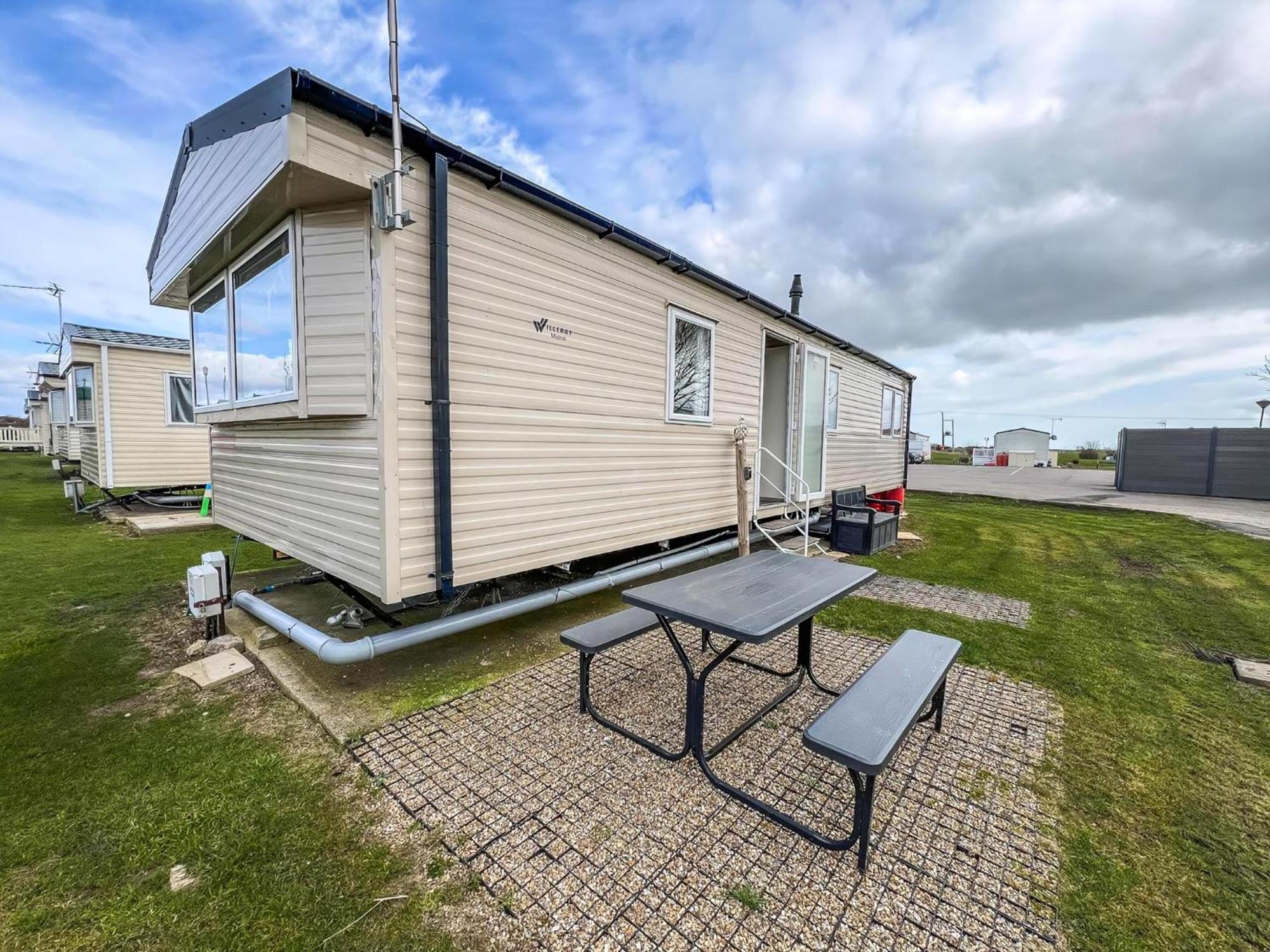 Modern 6 Berth Caravan With Wifi At St Osyth Beach In Essex Ref 28051Fv Clacton-on-Sea Exterior foto